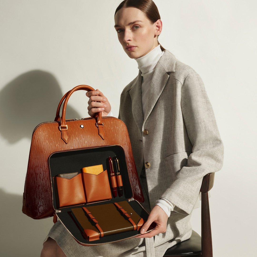 코르테치아 스푸마토 라이팅 트래블러 핸드백