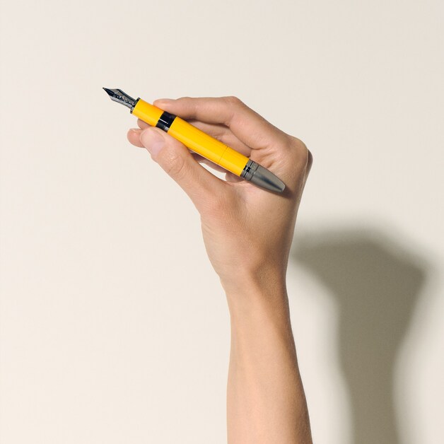 Great Characters Enzo Ferrari Special Edition Giallo Modena Fountain Pen - 2