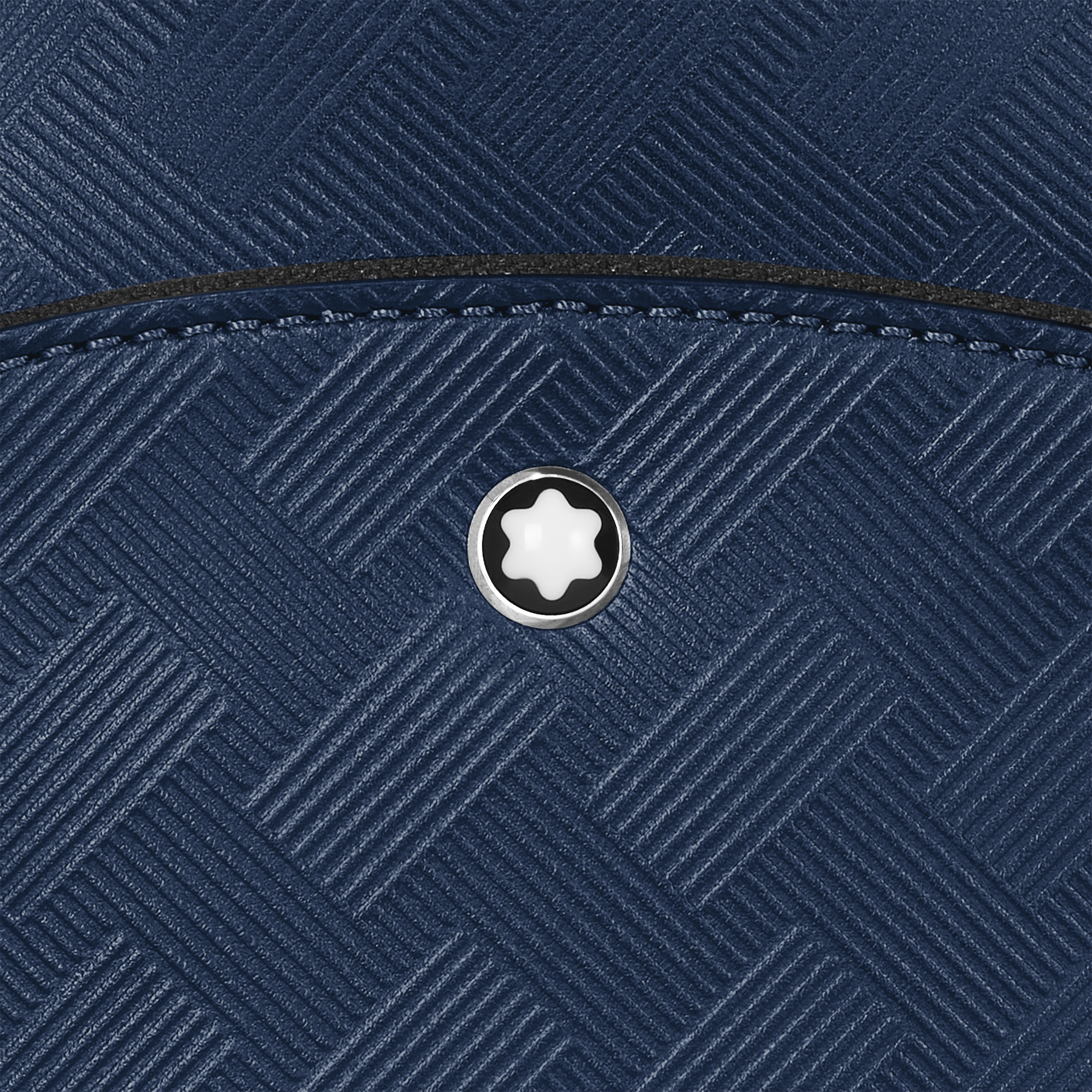 Medium On-Body Bag in Extreme Leather