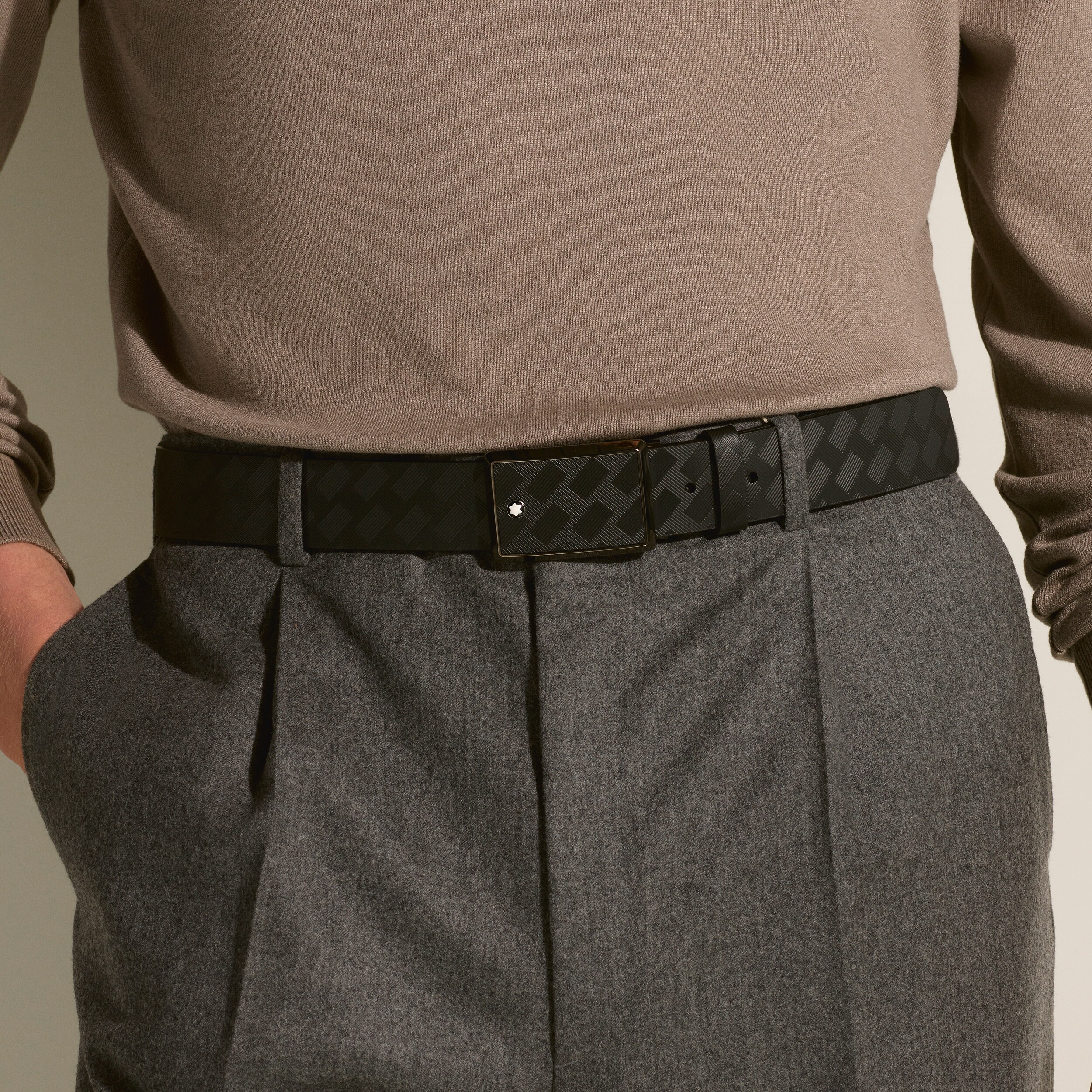 حزام جلدي أسود، عرضه 35 مم