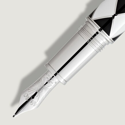 Great Characters Homage to Queen Limited Edition 1975