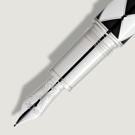 Great Characters Homage to Queen Limited Edition 1975