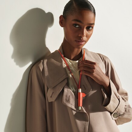 قلادة بحلقة لقلم واحد من جلد سارتوريال