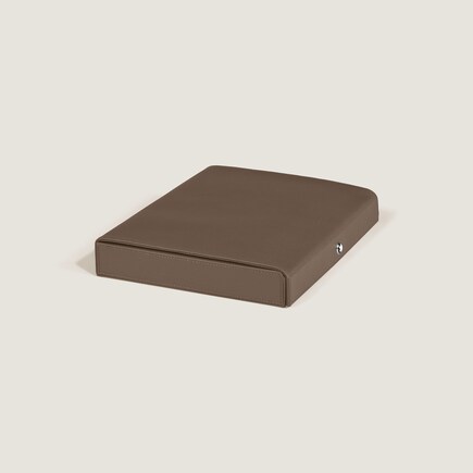 Travel Box for 8 Writing Instruments in Grained Leather