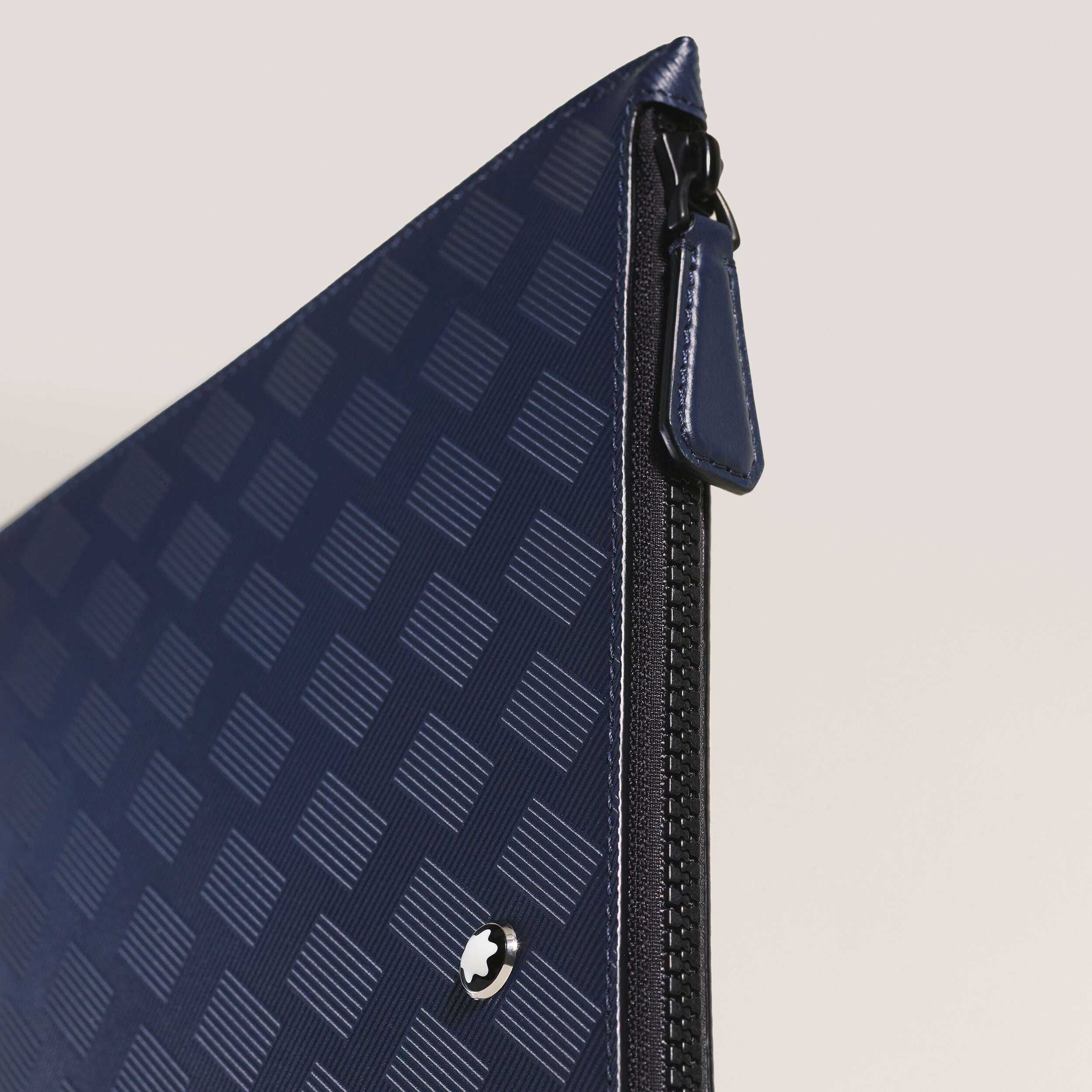 Clutch in Extreme Leather