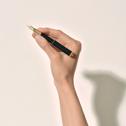 Pluma Estilogr&aacute;fica Montblanc Heritage Rouge et Noir "Baby" Edici&oacute;n Especial Negra