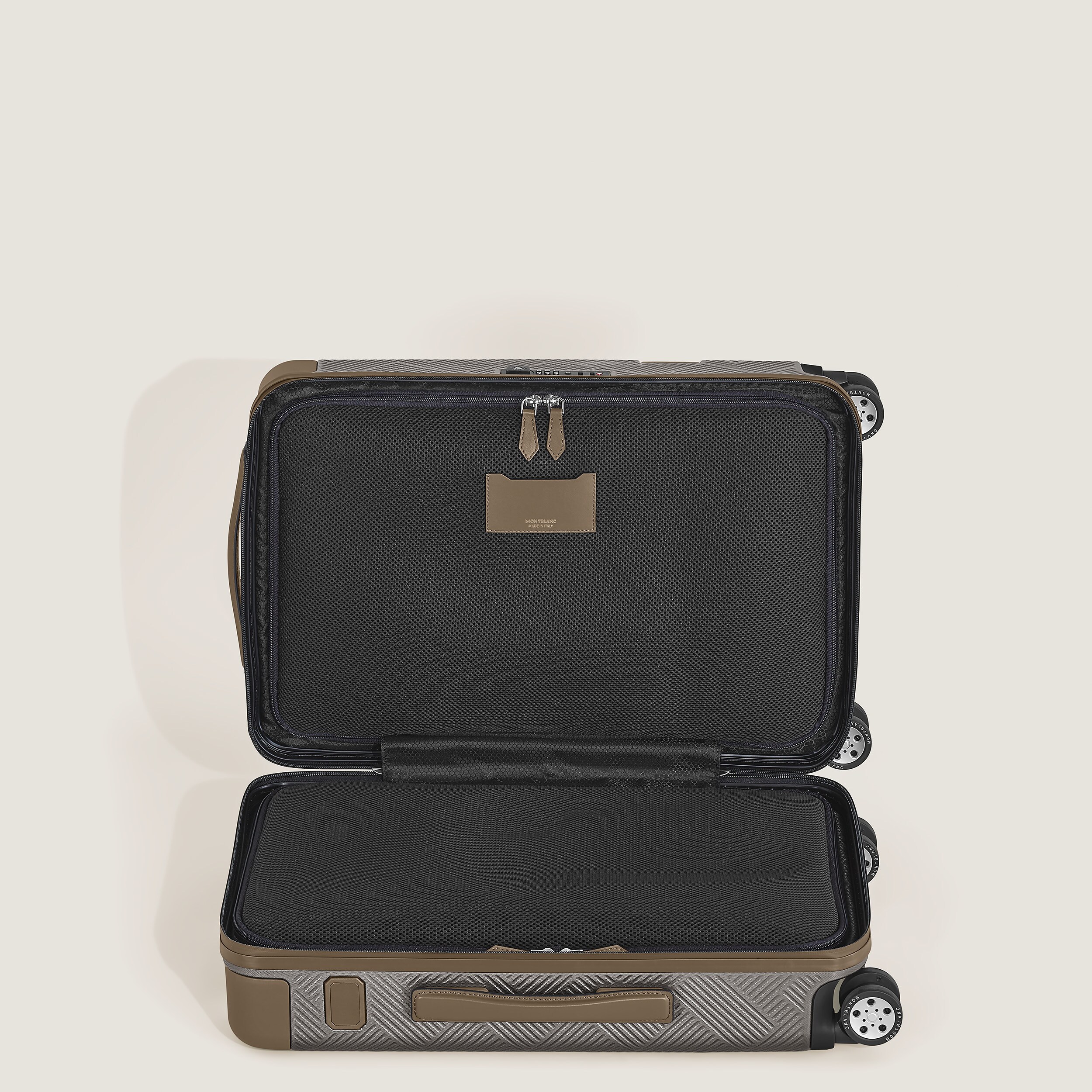 حقيبة أمتعة مجرورة صغيرة الحجم &lrm;#MY4810 بنمط إكستريم 3.0