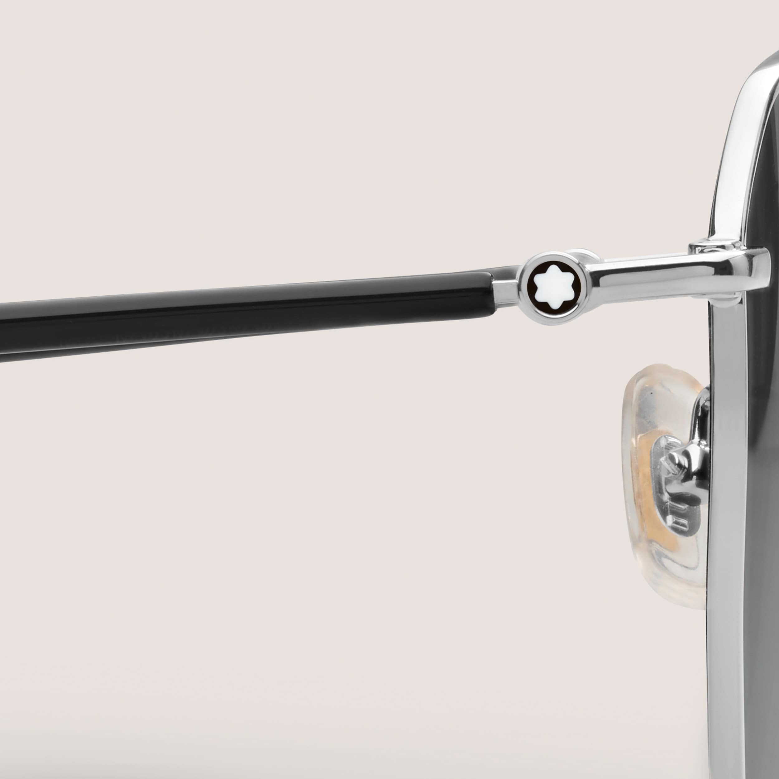 نظارات شمسية مربعة بإطار معدني فضي اللون 